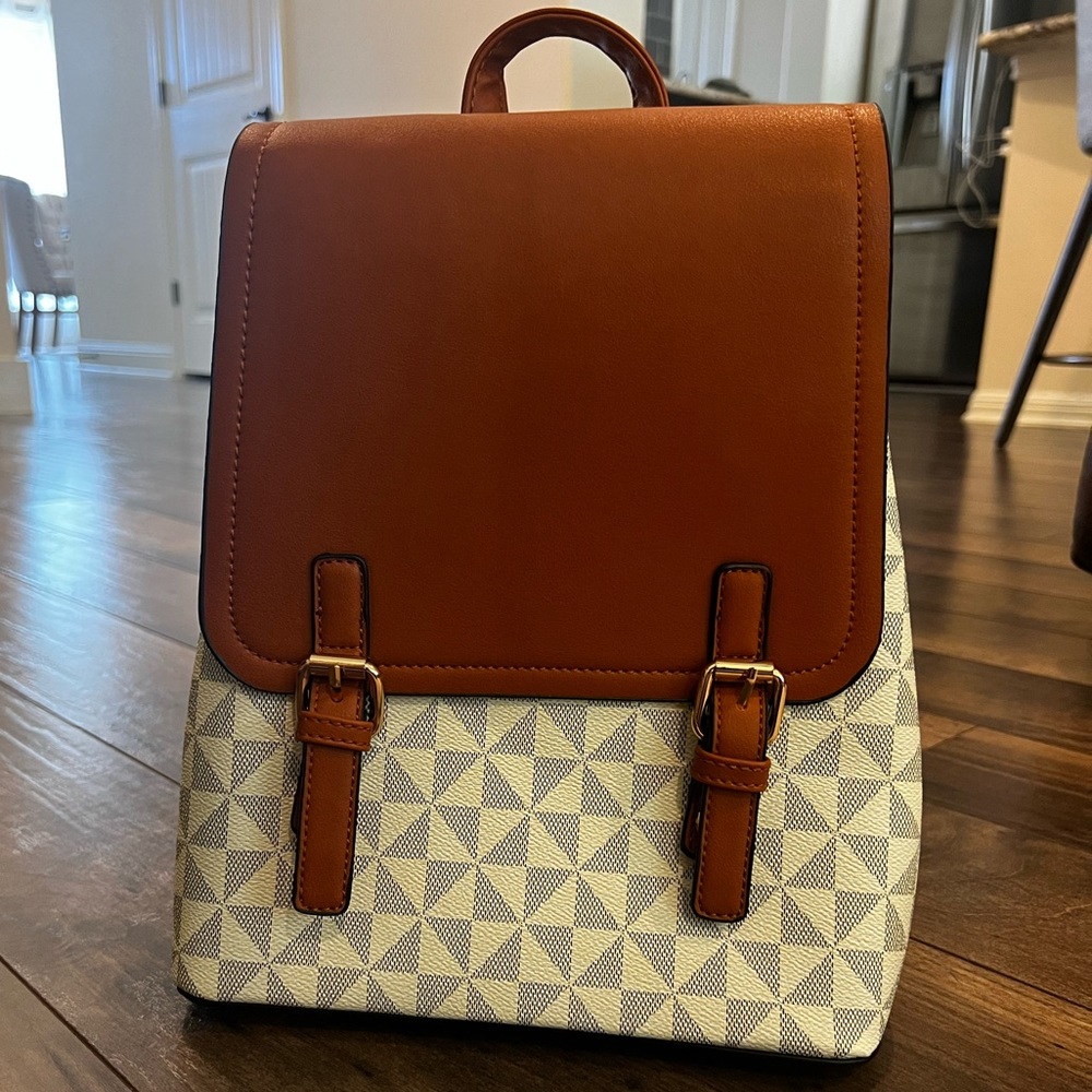 Everyday cute geometrical backpack/purse.